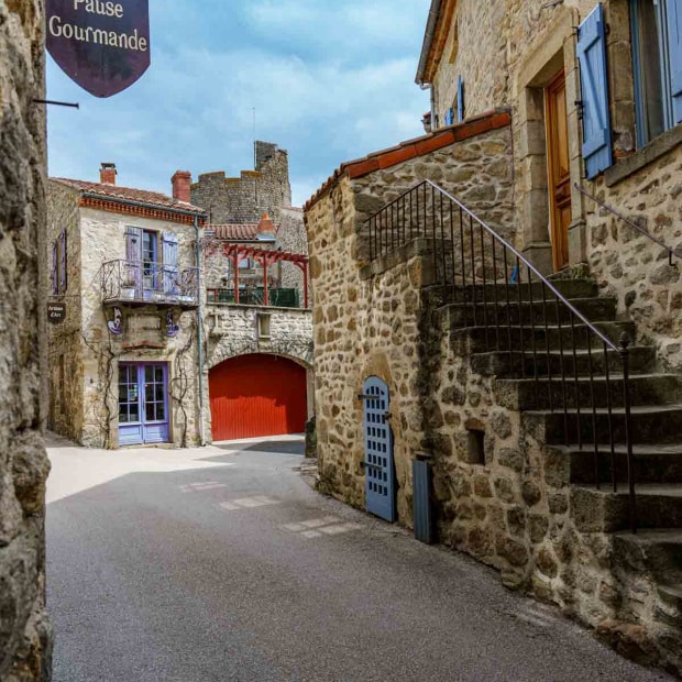 Les Plus Beaux Villages x Qui Plus Est